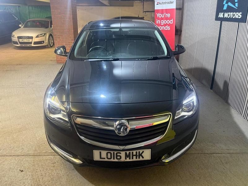 Second-hand Vauxhall Insignia S 2016 Negru Hatchback