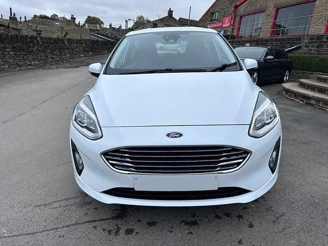 Used Ford Fiesta Zetec 100 HP (73 kW) 2017 White Hatchback