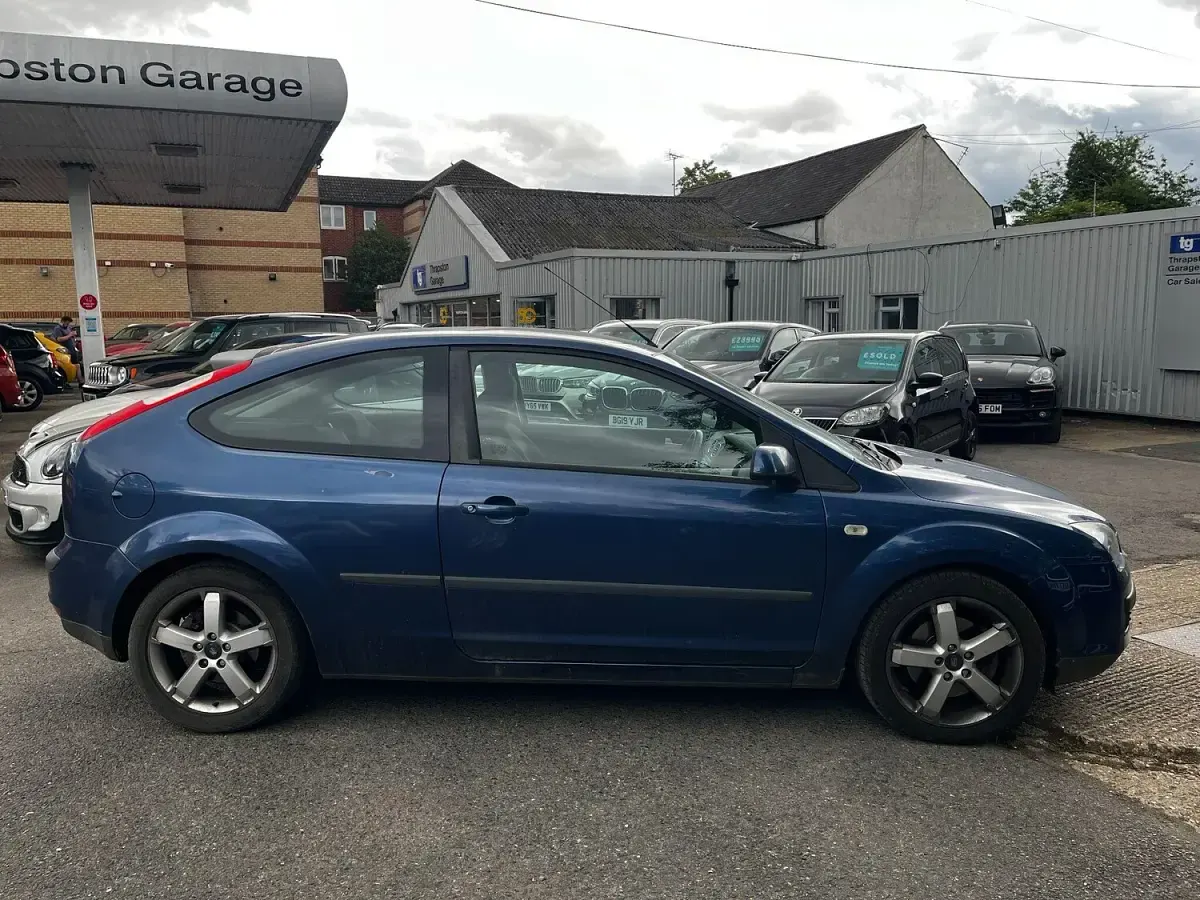 Used Ford Focus Zetec 136 HP (100 kW) 2006 Blue Hatchback