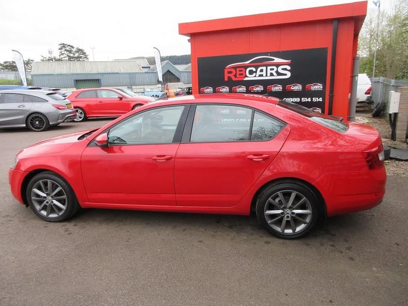Usado Skoda Octavia Elegance 150 CV (110 kW) 2014 Rojo Utilitario