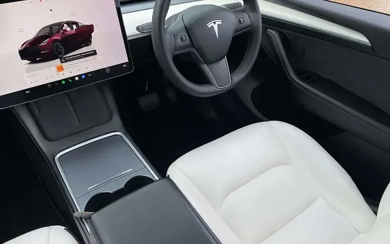 Used Tesla Model Y Long Range AWD 286 kW (389 HP) 2025 SUV