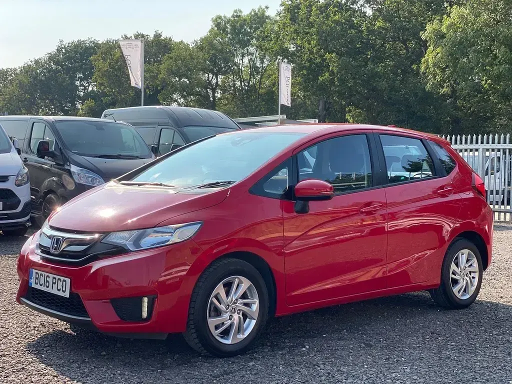 Used Honda Jazz SE 102 HP (75 kW) 2016 Red Hatchback