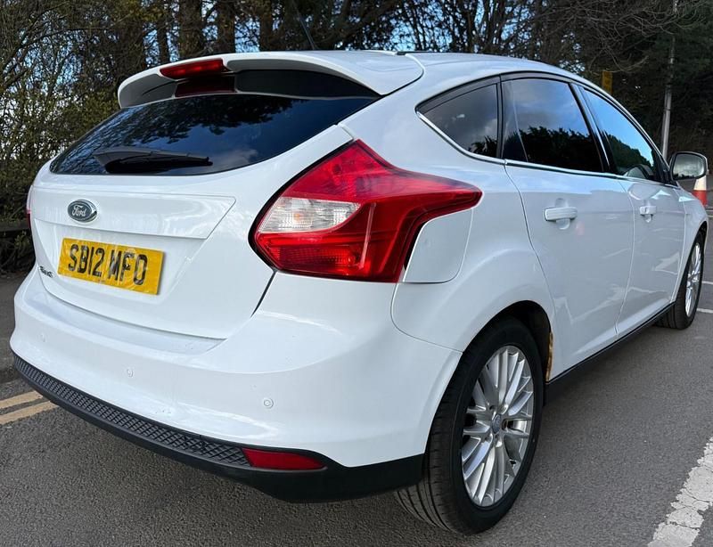 Used Ford Focus Zetec 2012 White Hatchback