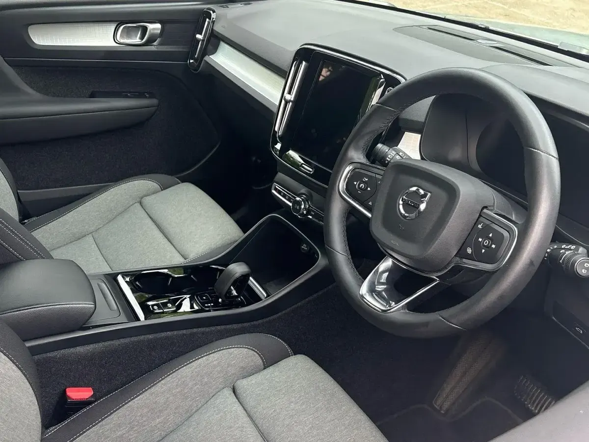 Used Volvo XC40 Plus 161 HP (118 kW) 2023 Grey SUV