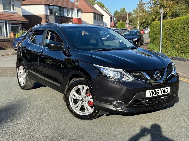 Black Used 2016 Nissan Qashqai N-Connecta SUV | £6,495 (Super price) - Image 1/4