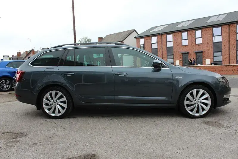 Used Skoda Octavia LAURIN & KLEMENT 190 HP (139 kW) 2019 Grey Estate