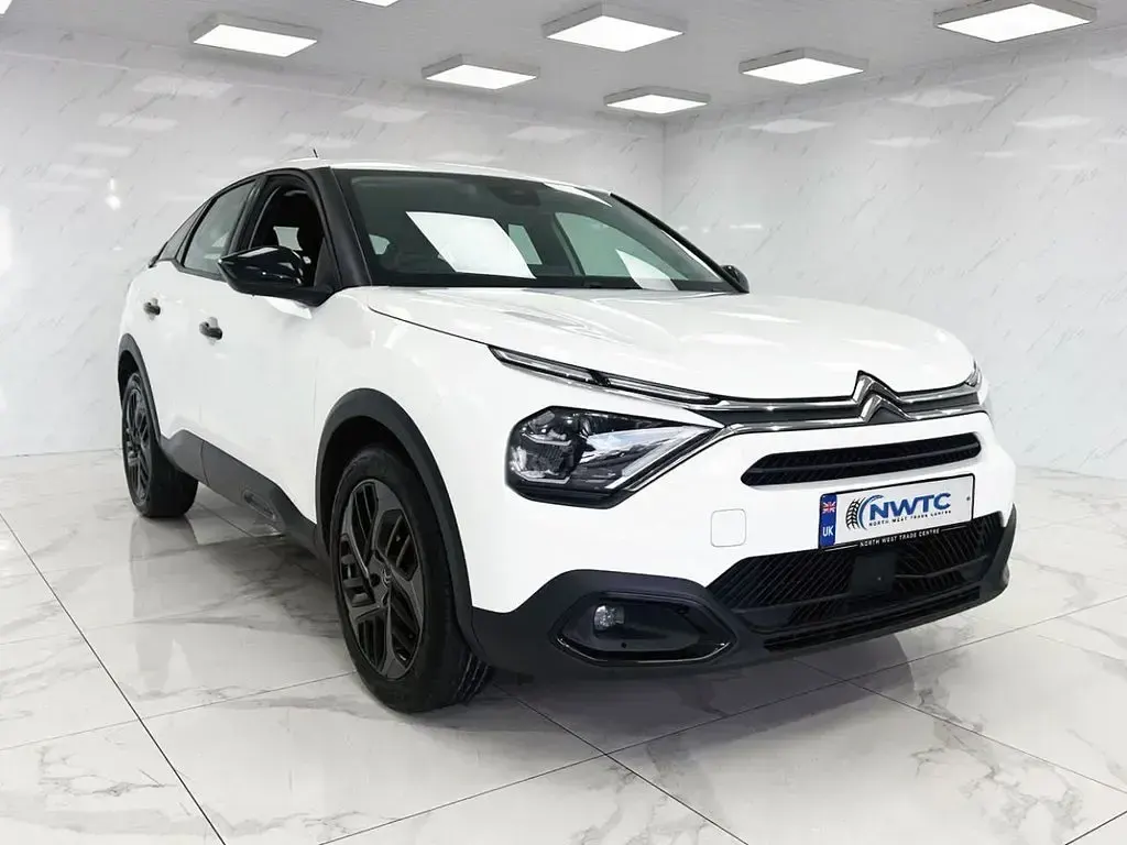 Used Citroën C4 PureTech 100 HP (73 kW) 2022 White Hatchback