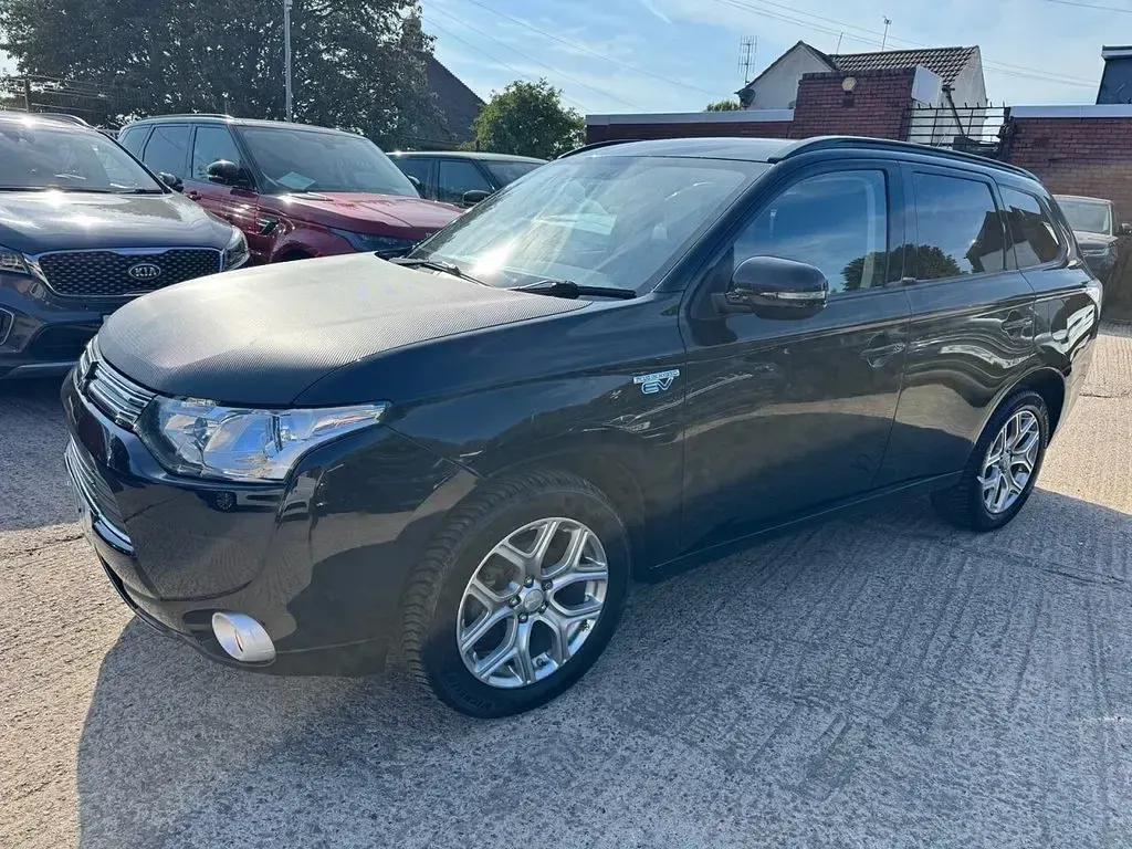 Used Mitsubishi Outlander 200 HP (147 kW) 2015 Black SUV