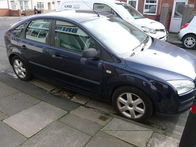 Used Ford Focus 100 HP (73 kW) 2006 Blue Hatchback