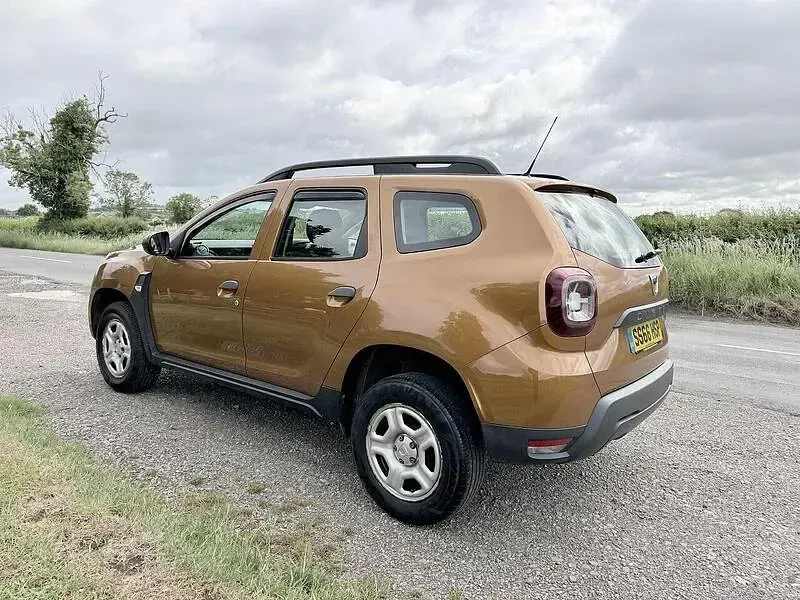 Used Dacia Duster Essentiel 115 HP (84 kW) 2018 Orange SUV