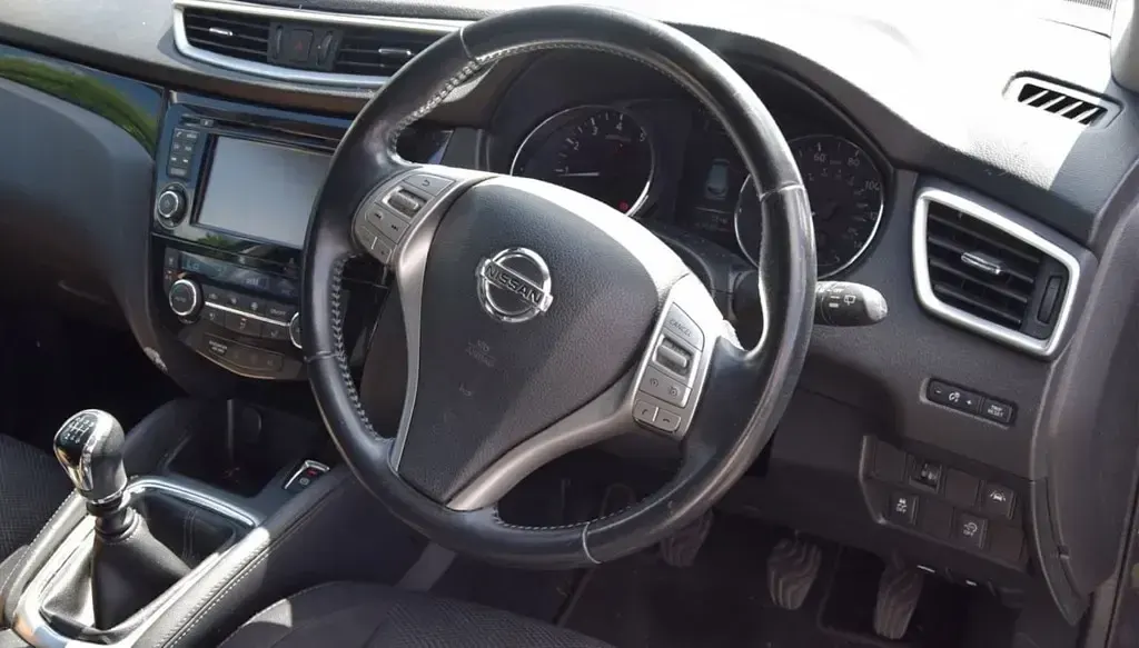 Used Nissan Qashqai N-Connecta 2017 Black SUV
