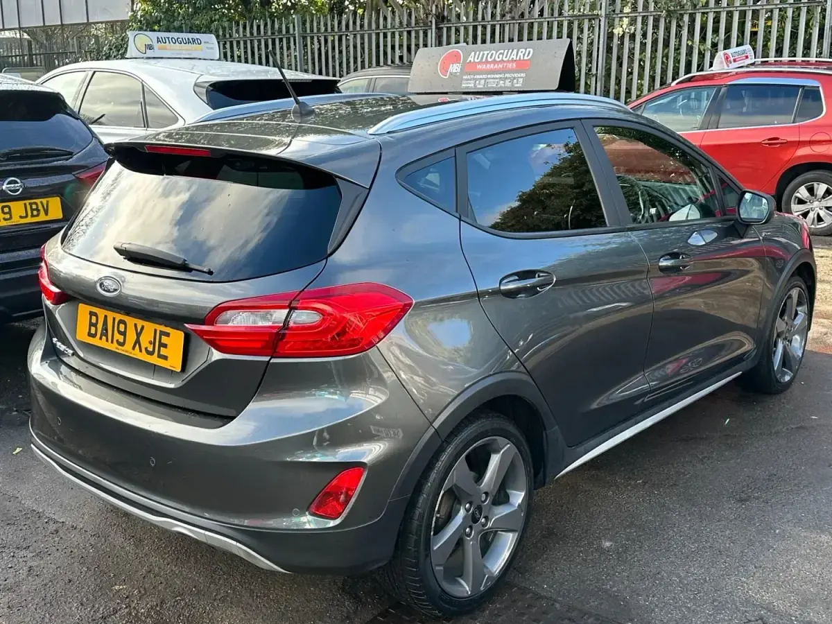 Second-hand Ford Fiesta Active 100 CP (73 kW) 2019 Gri Hatchback