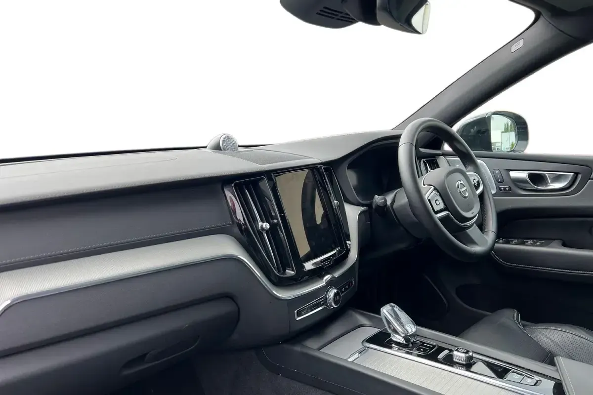 Used Volvo XC60 Ultra 250 HP (183 kW) 2025 Onyx black SUV