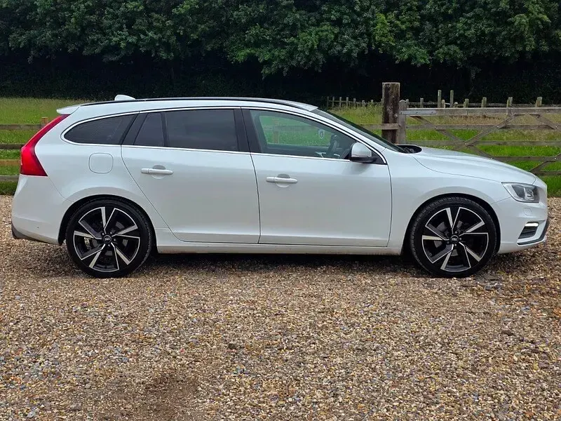Used Volvo V60 R-Design 2017 White Estate