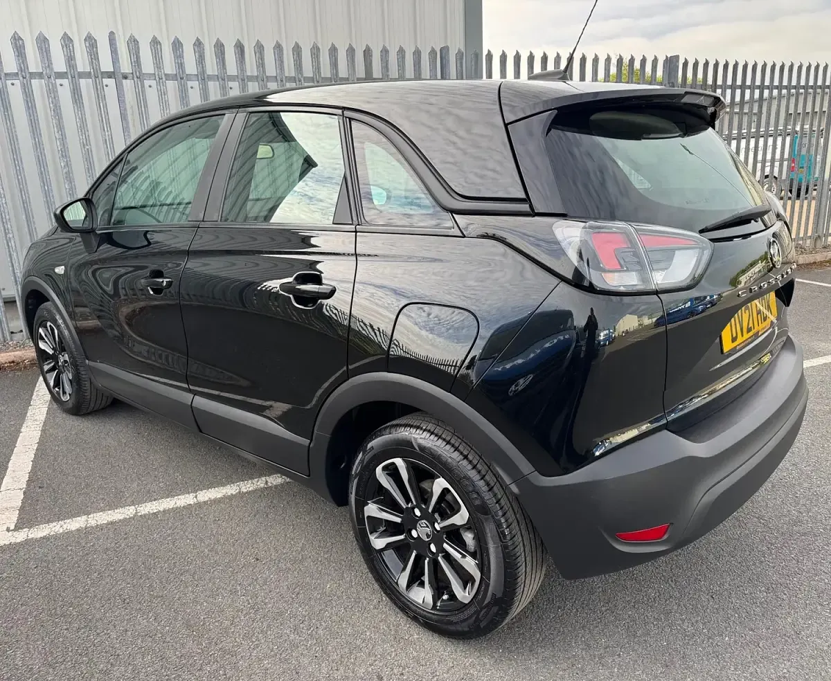 Begagnad Vauxhall Crossland 2021 Svart SUV