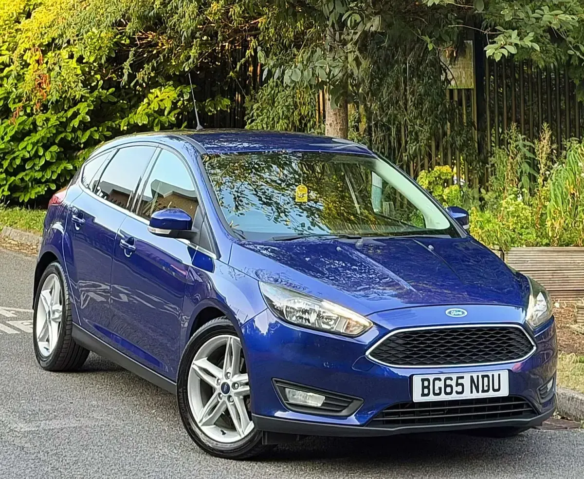 Used Ford Focus Zetec 125 HP (91 kW) 2015 Blue Hatchback