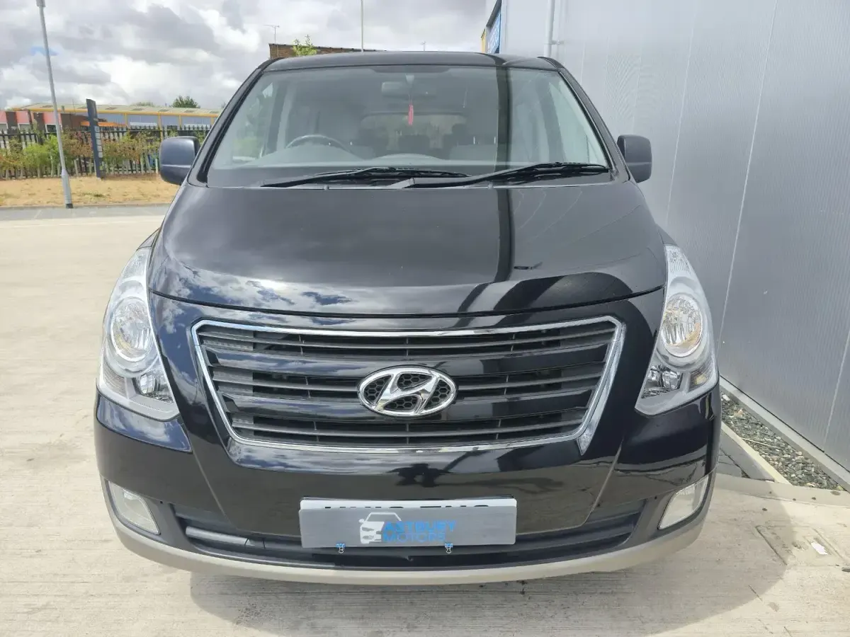 Used Hyundai I800 SE 2016 Black MPV