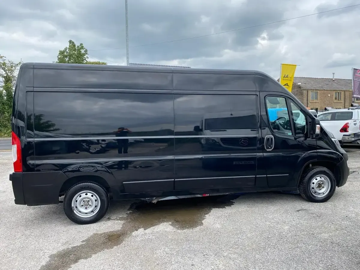 Used Citroën Relay 140 HP (102 kW) 2021 Black Van