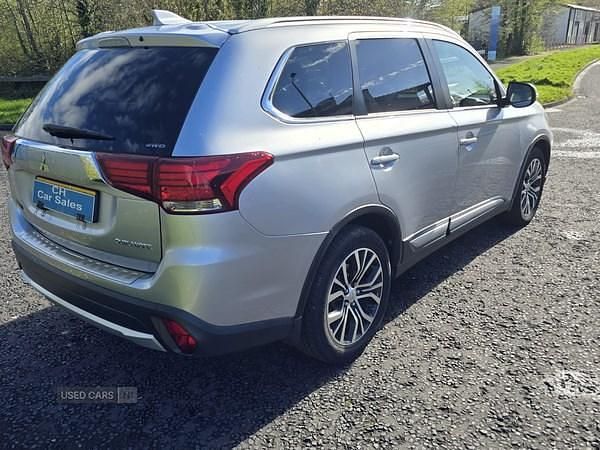 Usado Mitsubishi Outlander 147 HP (108 kW) 2017 Prateado SUV
