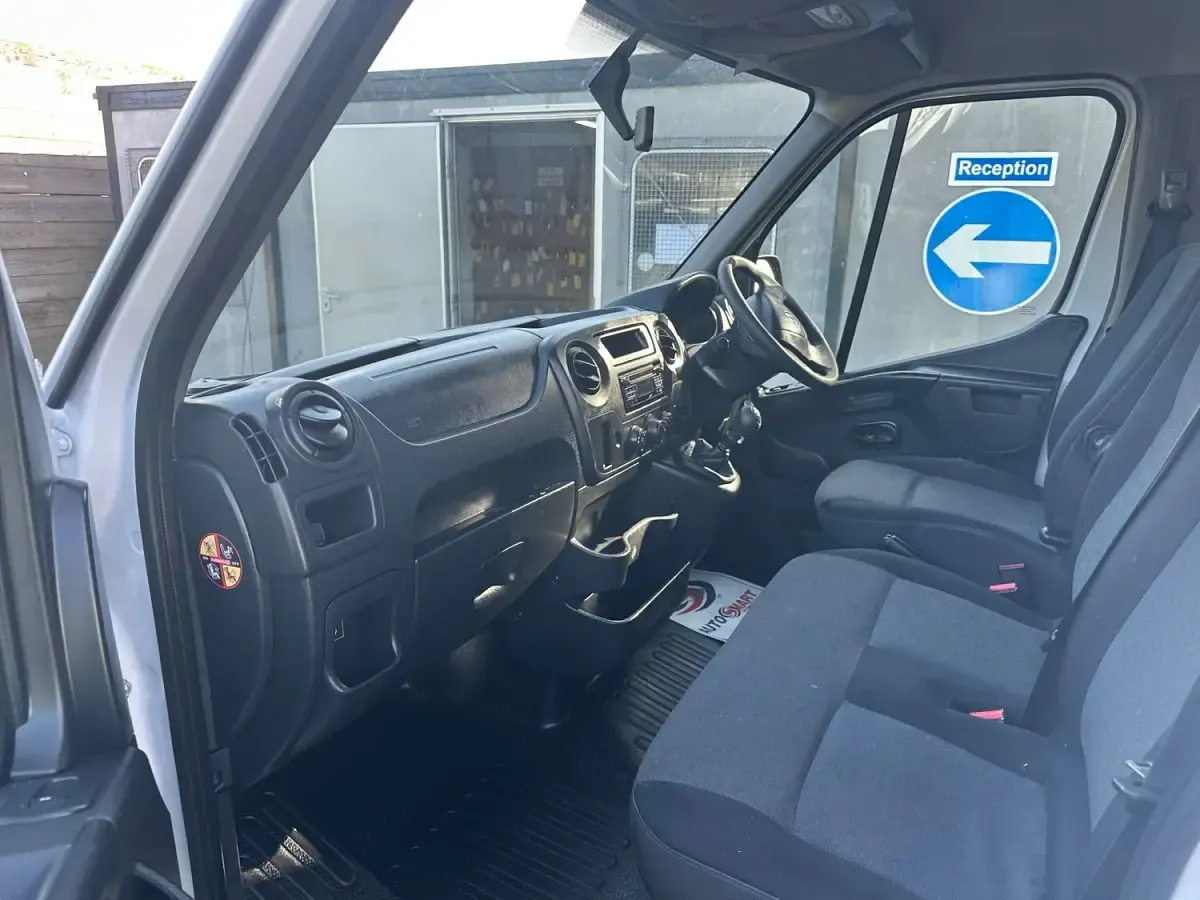 Used Renault Master Business 2019 White Cabriolet