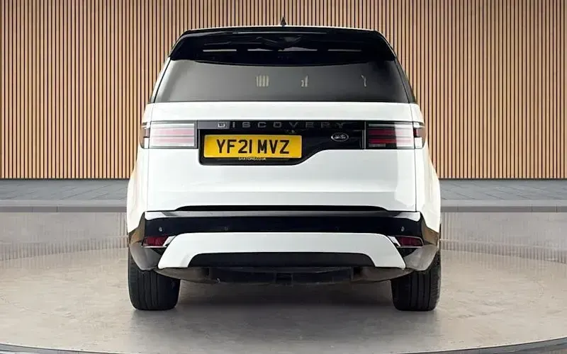 Used Land Rover Discovery R-Dynamic 250 HP (183 kW) 2021 Fuji white SUV