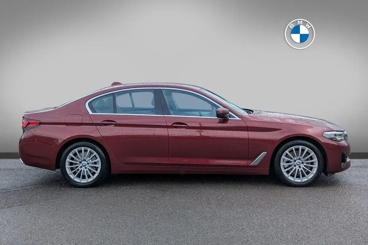 Used BMW 520 Sport Line 187 HP (137 kW) 2022 Red