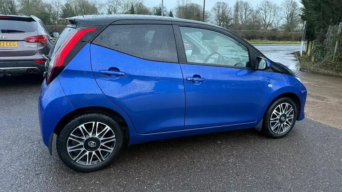 Gebraucht Toyota Aygo X-clusiv 72 PS (52 kW) 2019 Blau Kleinwagen