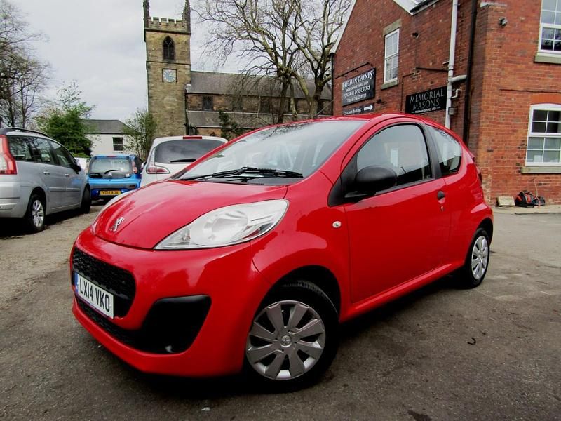 Begagnad Peugeot 107 Access 68 HK (50 kW) 2014 Röd Halvkombi