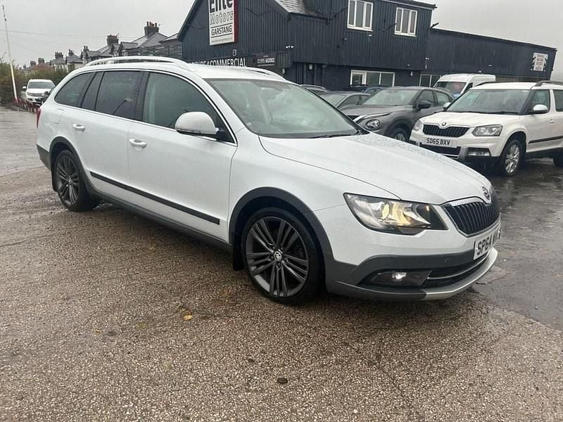 White Used 2014 Skoda Superb Tour Estate | £8,995 (Fair price) - Image 1/4