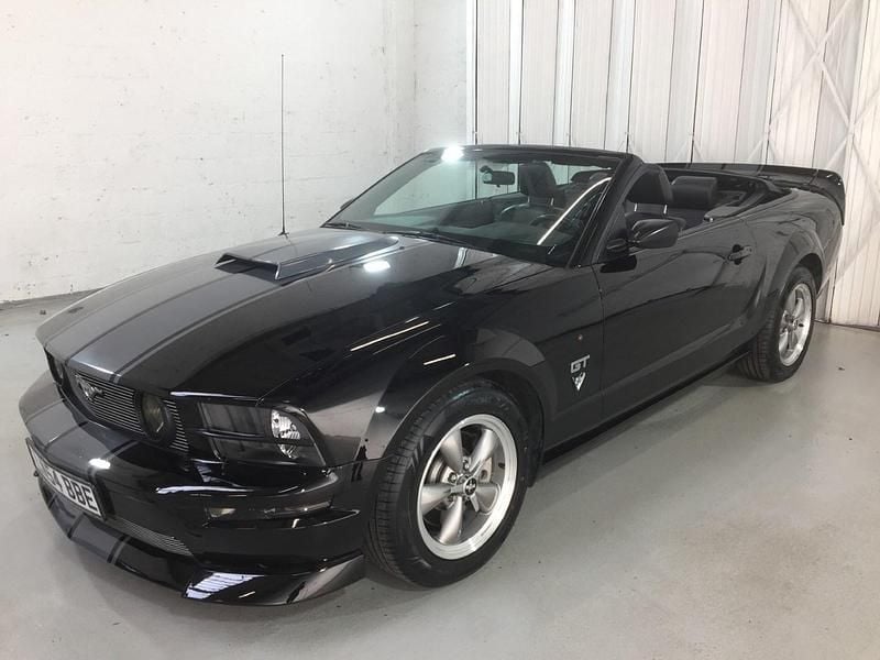 Used Ford Mustang GT Convertible 300 HP (220 kW) 2024 Black Cabriolet