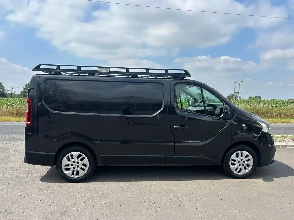 Used Renault Trafic 2018 Black MPV