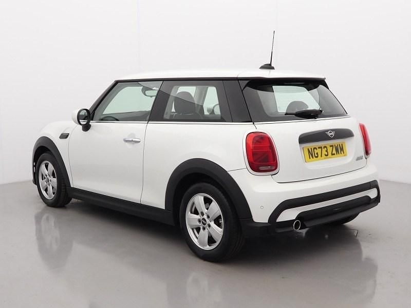 Used Mini Cooper Classic 134 HP (98 kW) 2024 White Hatchback