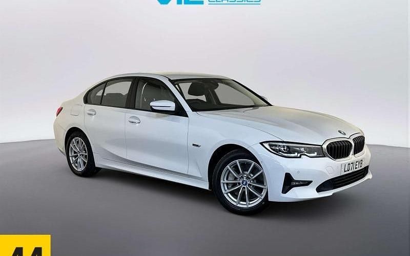 Used BMW 330e Luxury Line 292 HP (214 kW) 2021 White Sedan