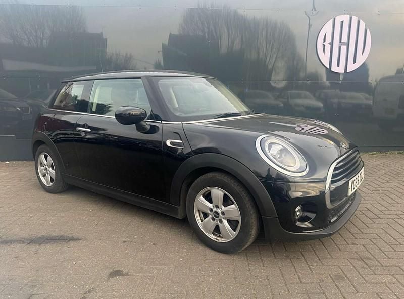 Black Used 2019 Mini Cooper Classic Hatchback | £11,700 (Good price) - Image 1/4