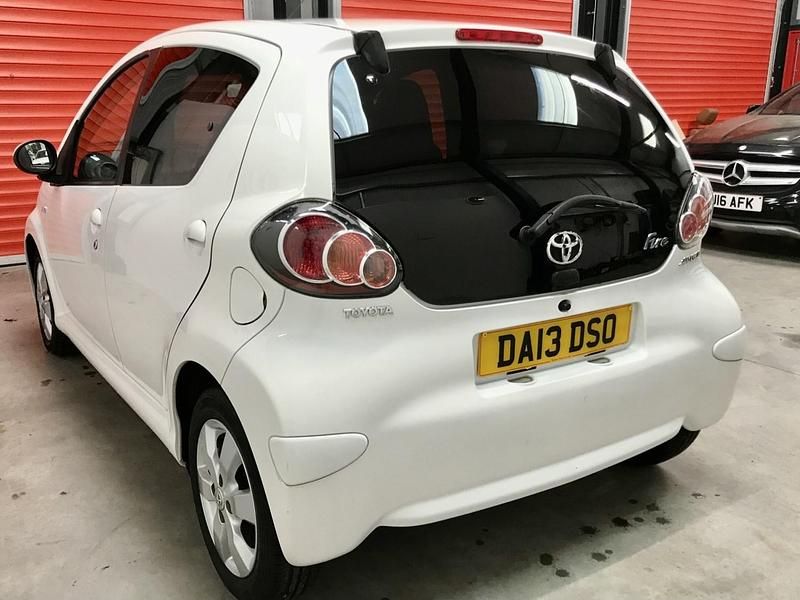 Used Toyota Aygo 68 HP (50 kW) 2013 White Hatchback