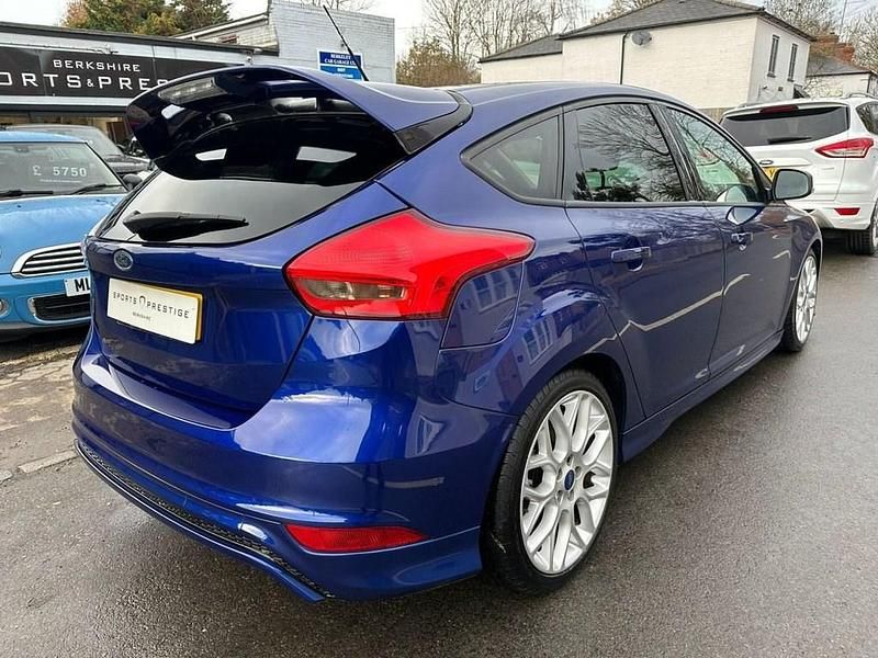 Used Ford Focus Zetec 125 HP (91 kW) 2016 Blue Hatchback