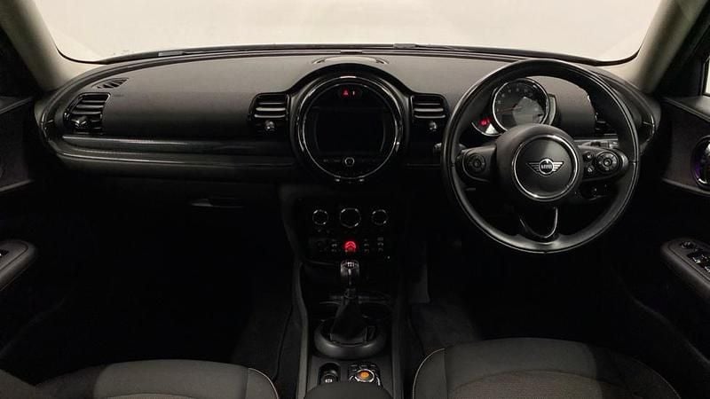 Usado Mini Cooper Clubman Classic 134 CV (98 kW) 2018 Rojo Familiar