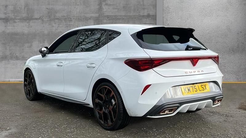 New Cupra Leon VZ3 272 HP (200 kW) 2025 Glacial white