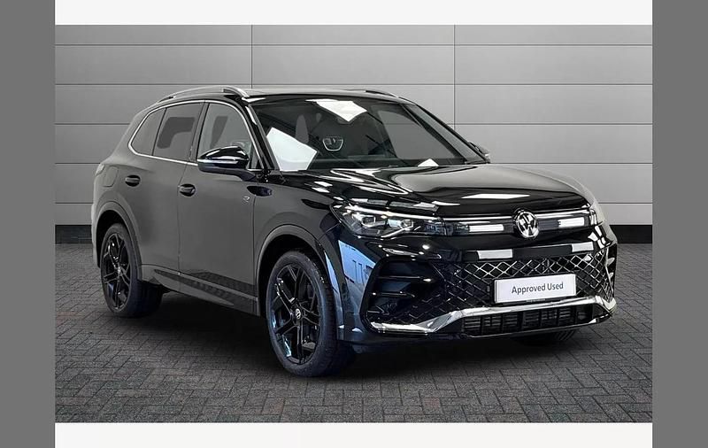 Black New 2025 VW Tiguan R-line SUV | £38,990 (Fair price) - Image 1/4