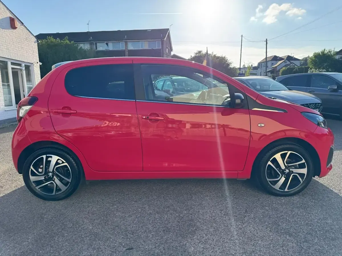 Begagnad Peugeot 108 Allure 72 HK (52 kW) 2020 Röd Halvkombi