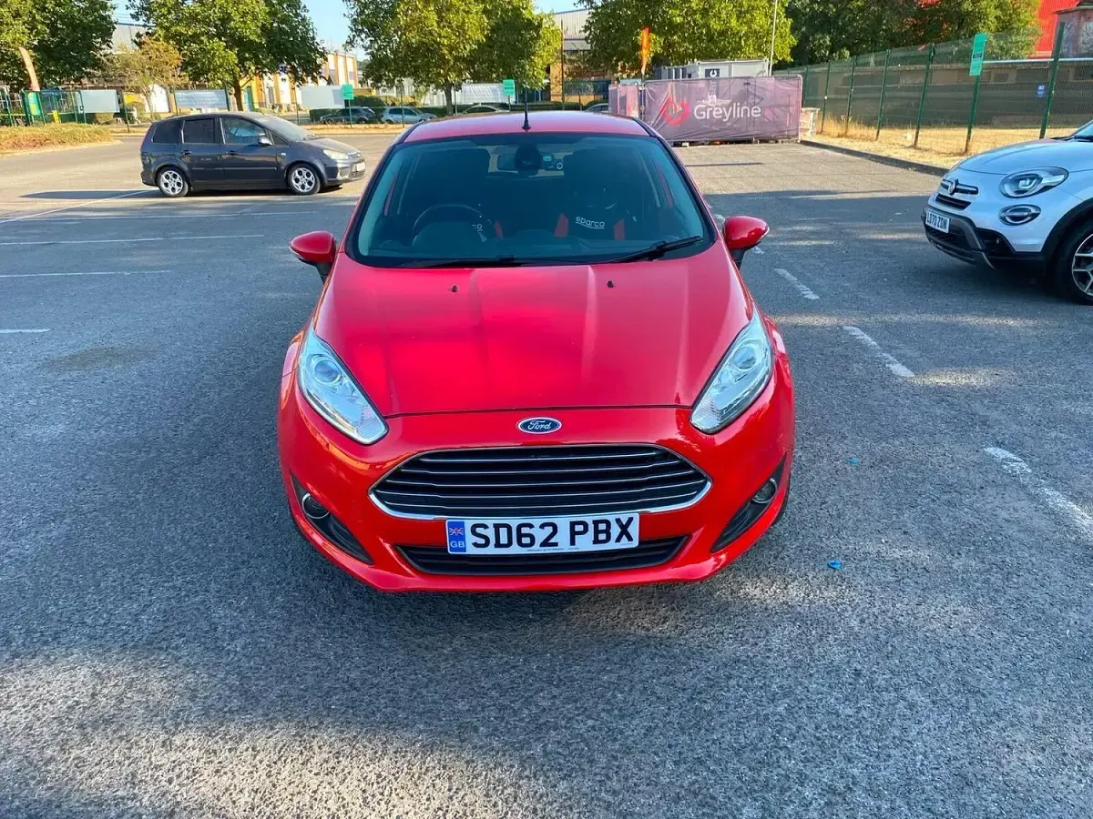 Used Ford Fiesta Titanium 96 HP (70 kW) 2012 Red Hatchback