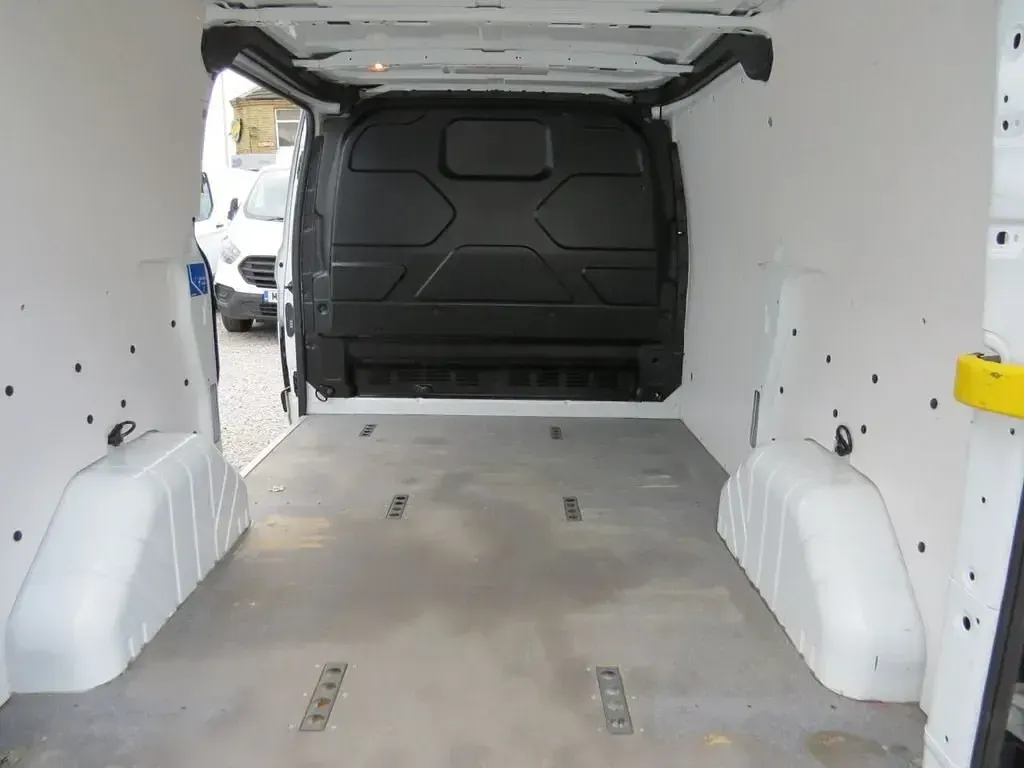 Used Ford Transit Custom 105 HP (77 kW) 2018 White Van