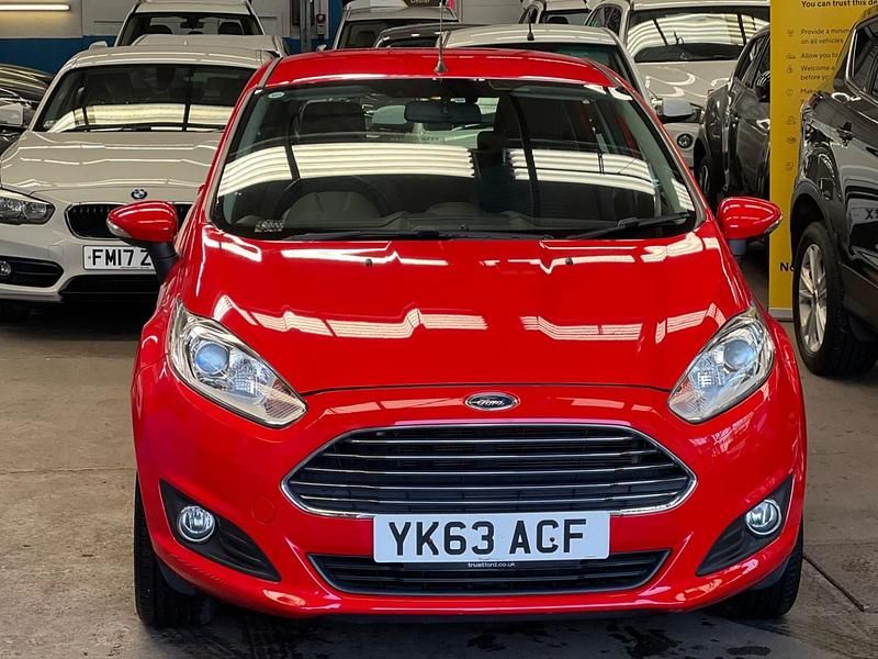 Used Ford Fiesta Zetec 125 HP (91 kW) 2013 Red Hatchback