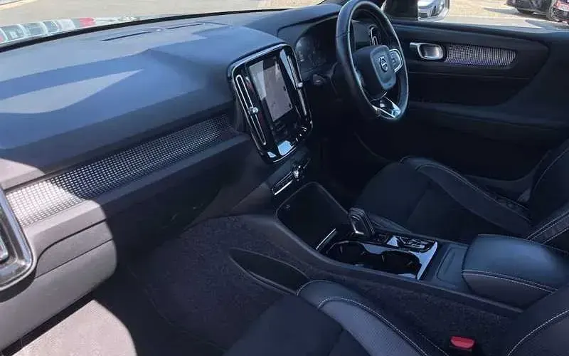 Used Volvo XC40 R-Design 163 HP (119 kW) 2020 Grey SUV