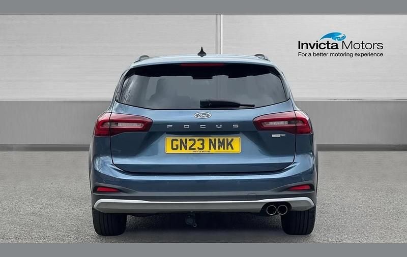 Used Ford Focus Active 155 HP (114 kW) 2023 Blue Estate