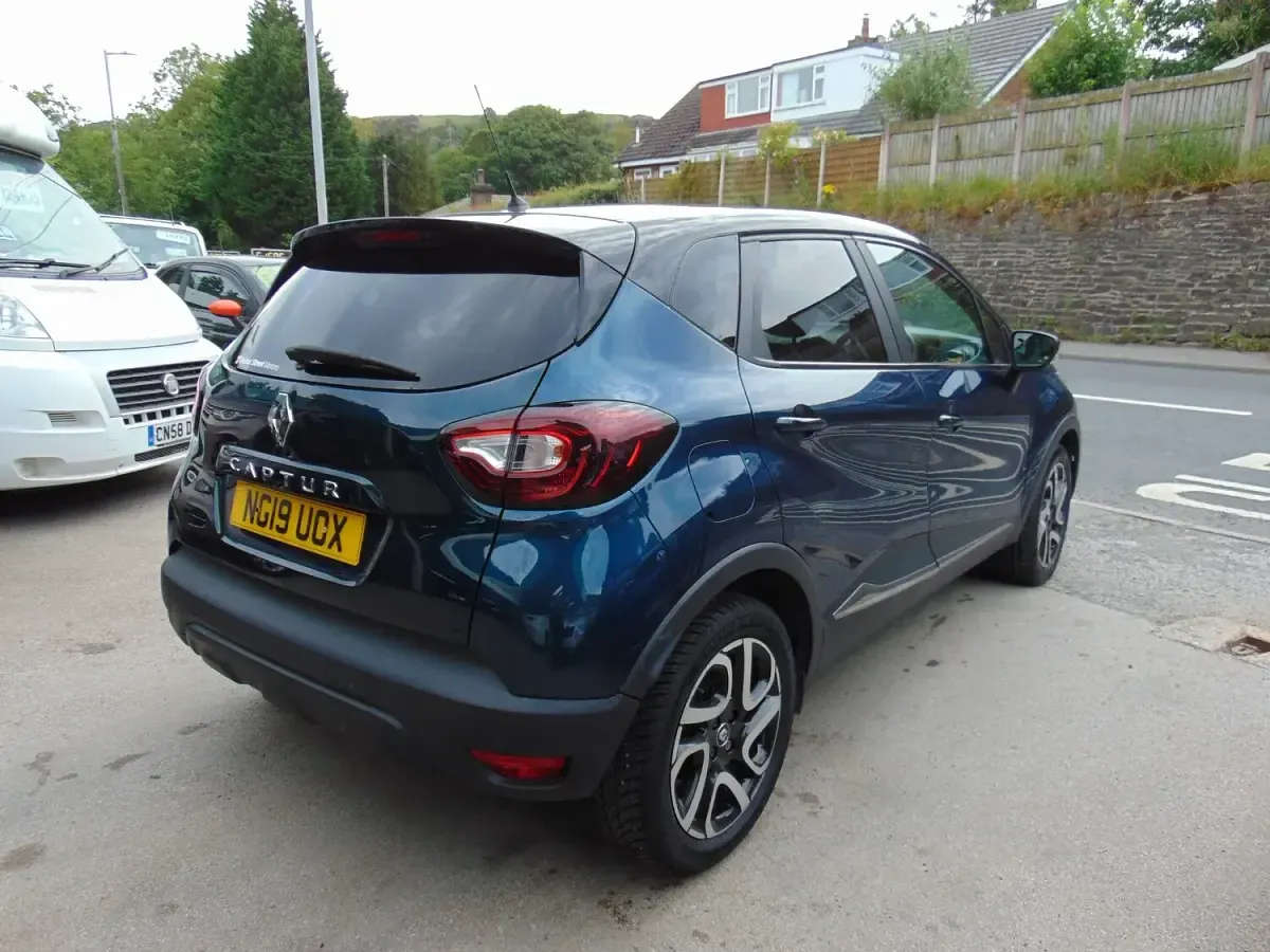 Used Renault Captur Iconic 90 HP (66 kW) 2019 Blue SUV