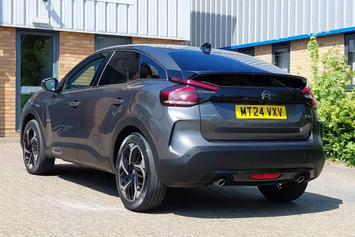 Begagnad Citroën C4 PureTech 128 HK (94 kW) 2024 Grå SUV