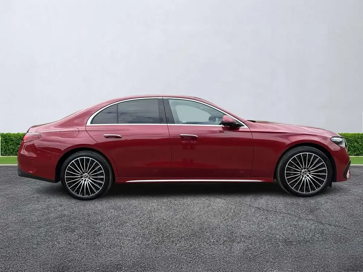 Used Mercedes E300 AMG Line Premium Plus 313 HP (230 kW) 2024 Red Sedan