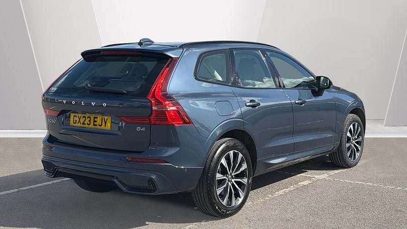 Begagnad Volvo XC60 Plus 197 HK (144 kW) 2022 Blå SUV