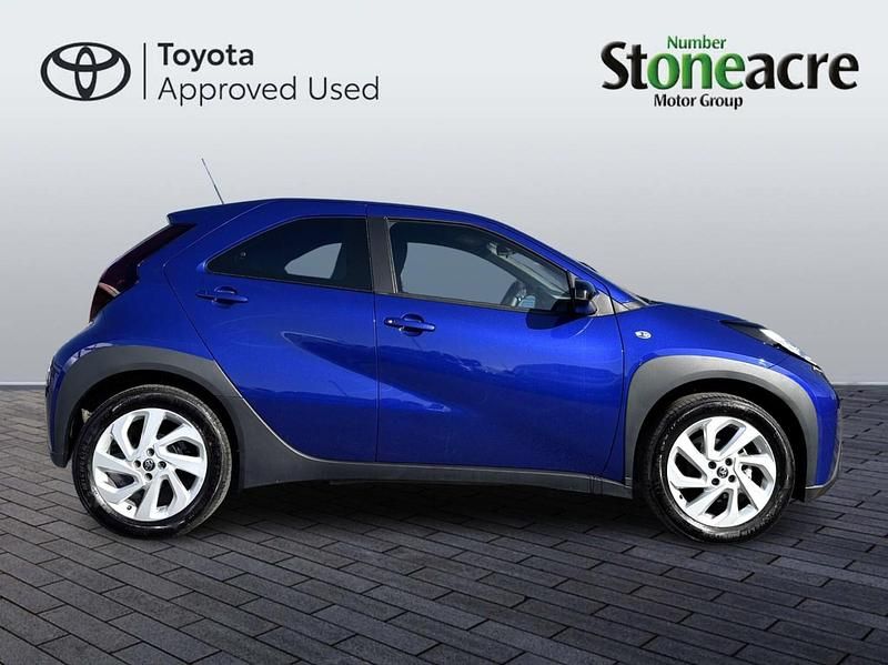 Used Toyota Aygo X PURE 72 HP (52 kW) 2025 Blue SUV